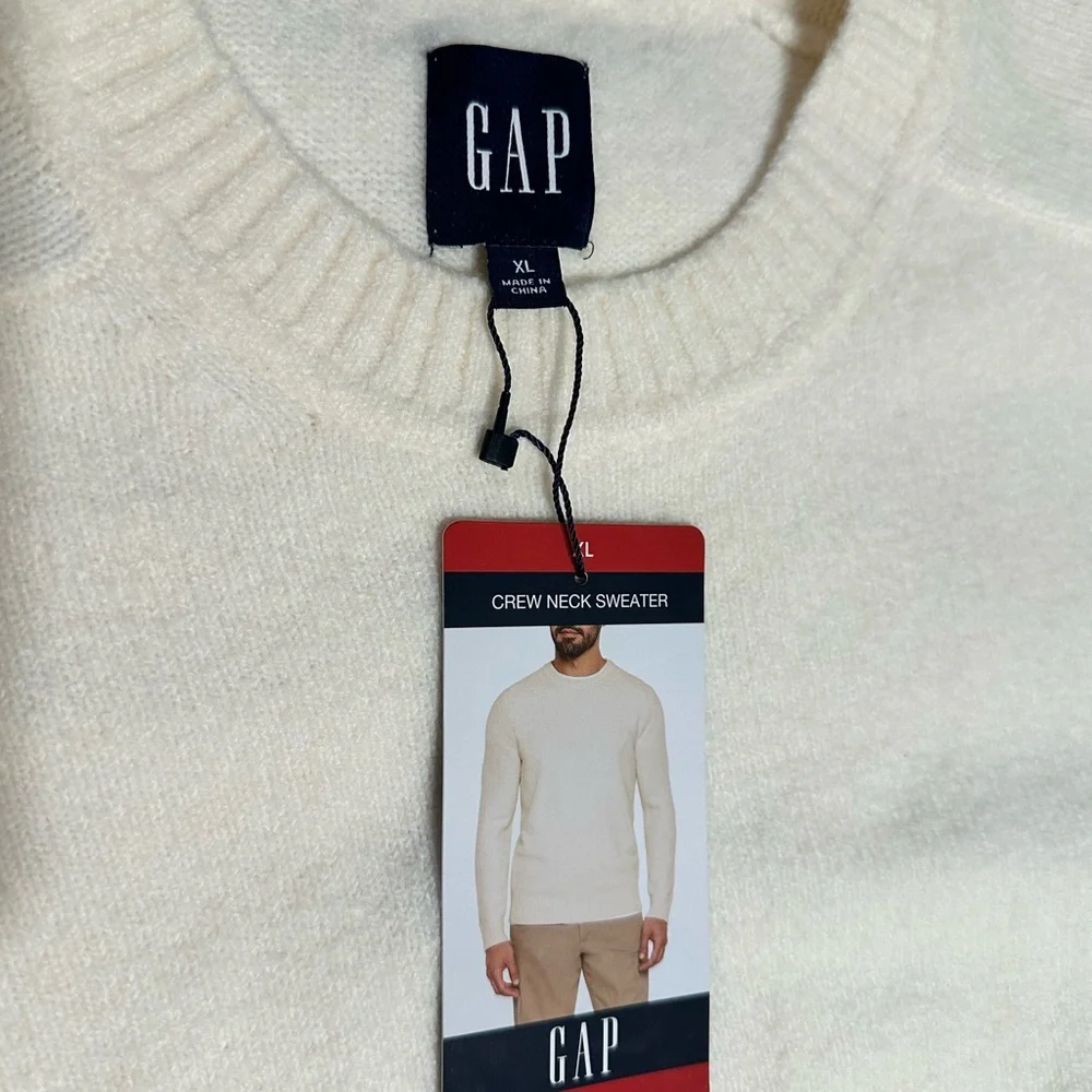GAP‎ Men's Classic Cream Crewneck Sweater